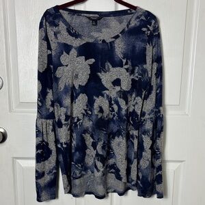 SIMPLY VERA bell sleeve blouse size XS scoop neck floral print gray blue soft